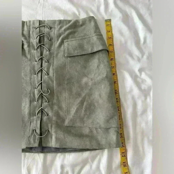 Runaway Faux Suede Mini Jackie Skirt Size 4 - Picture 7 of 14